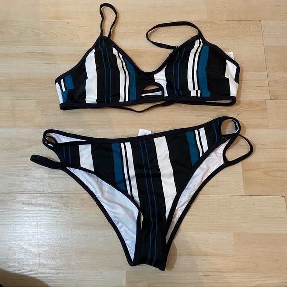 Cupshe Other - BNWT CupShe women’s striped bikini bottoms and top in size large